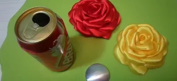 آموزش ساخت گل رز پارچه ای گرد با قوطی نوشابه!