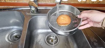۱۳ روش خانه داری فوق العاده آسون و کاربردی که هر تازه عروسی باید بلد باشه!