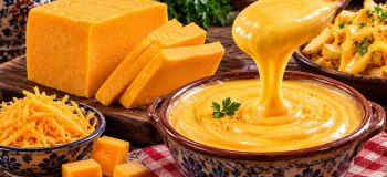 طرز تهیه پنیر چدار مایع خانگی؛ سس پنیر چدار ساده، کشدار و فوری