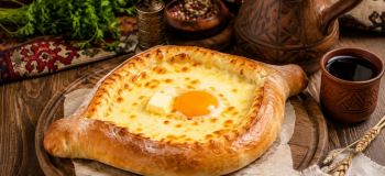 طرز تهیه خاچاپوری؛ نان پنیری معروف گرجستان با طعمی بی نظیر