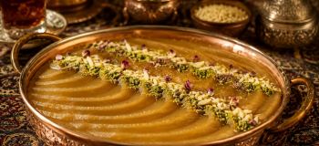 حلوای شیر خشک عربی کشدار با طعم سوهان؛ دسر مجلسی با بافتی نرم، کشدار و عطری دل انگیز