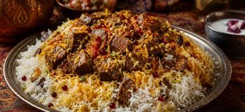 طرز تهیه چلو گوشت لای برنج؛ غذای مجلسی و خوش عطر با رازهای خوشمزه شدن