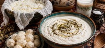 کشک چطور درست می شود؟ طرز تهیه کشک خانگی با دوغ یا ماست؛ سالم، غلیظ و خوش طعم
