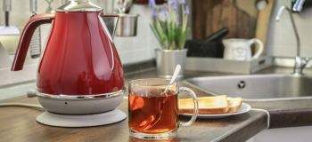 آیا جرم کتری روی طعم چای اثر دارد؟ ساده ترین روش جرم گیری کتری با مواد خانگی