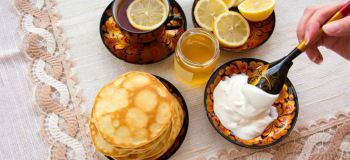 طرز تهیه پنکیک لیمویی پف دار و خوشمزه؛ یک شیرینی ساده برای عصرانه