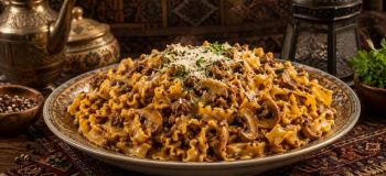 طرز تهیه ماکارونی با گوشت چرخ کرده و قارچ؛ یک غذای خوشمزه و مجلسی که همه عاشقش می شوند!
