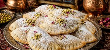 طرز تهیه قطاب یزدی با ماست؛ شیرینی سنتی خوشمزه با فر و بدون فر