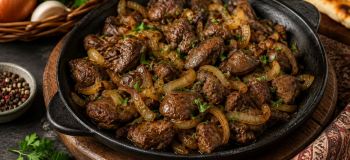 طرز تهیه جگر مرغ سرخ شده؛ خوشمزه، نرم و آبدار با پیاز فراوان