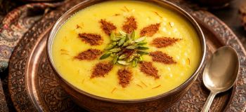 طرز تهیه فرنی با نشاسته؛ دسر لطیف و خوش عطر برای صبحانه