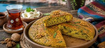 طرز تهیه قماق؛ نان خوشمزه و سنتی مازندرانی با گردو و سبزی های معطر