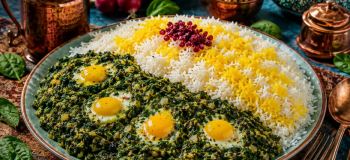نرگسی اسفناج با برنج؛ عبور از دروازه مزه ها با یک غذای ساده و خوش رنگ