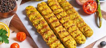 طرز تهیه کباب کوبیده مرغ؛ خوشمزه و آبدار، حتی بدون منقل!