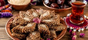 طرز تهیه شیرینی لندو بلوچستان؛ یک شیرینی مقوی و اصیل با طعم خرما و کنجد