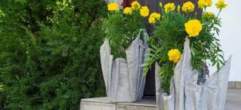 ساخت گلدان سیمانی با بادکنک و پارچه؛ یک کاردستی شیک و کم هزینه برای خانه