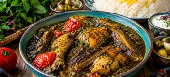 طرز تهیه ترش واش گیلانی؛ خورش شمالی خوش رنگ و ترش مزه با مرغ و بادمجان