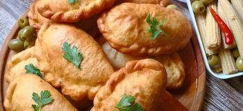 طرز تهیه پیراشکی سیب زمینی؛ خوشمزه، ترد و طلایی برای یک شام دلچسب
