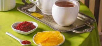 طرز تهیه پولکی زعفرانی اصفهانی؛ نازک، شفاف و ترد مثل پولکی های قنادی