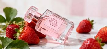 عطر با بوی توت فرنگی؛ رایحه ای لوکس، جذاب و دوست داشتنی برای تمام فصول