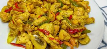 طرز تهیه خوراک مرغ مکزیکی؛ یک غذای رنگارنگ و خوشمزه با مرغ، قارچ و ذرت