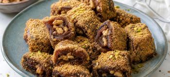 رنگینک با آرد گندم؛ دسر سنتی ایرانی با طعم خرما و گردو که سفره تان را مجلسی می کند
