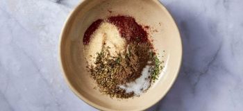 طرز تهیه ادویه ماکارونی خانگی؛ راز خوش عطر و خوشمزه شدن ماکارونی مثل رستوران