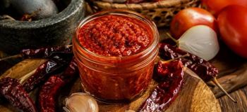 ۳ طرز تهیه سس فلفل تند سبز و قرمز؛ از فلفل تازه تا فلفل خشک