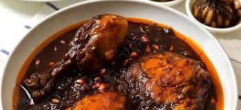 طرز تهیه خورش سیر انار مازندرانی؛ خورش ترش و ملس شمالی با عطر سیر و انار