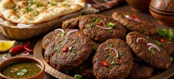 طرز تهیه چپلی کباب افغانی؛ کباب سنتی خوشمزه با لبه های برشته و طعمی بی نظیر