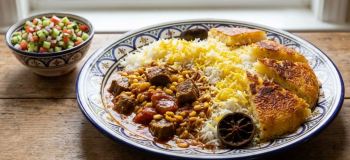 طرز تهیه قیمه لا پلو خوشمزه و مجلسی؛ راز یک پلوی زعفرانی با عطر قیمه اصیل ایرانی