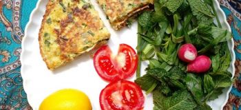 طرز تهیه کوکو پیازچه رشتی؛ غذای محلی خوشمزه و فوری با عطر سبزی های تازه