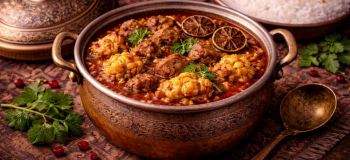 طرز تهیه خورش گل کلم شمالی؛ خورشتی خوشمزه و مجلسی با عطر رب انار و سبزی های معطر