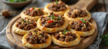 طرز تهیه صفیحه عربی با گوشت چرخ کرده؛ نان گوشتی خوشمزه و مخصوص به روش لبنانی