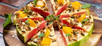 دستور پخت پیتزای هندوانه با آجیل بو داده / چیزی که شما را خنک می کند!