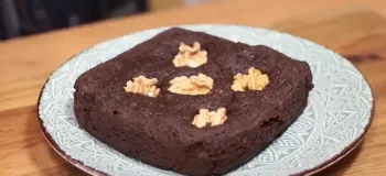 طرز تهیه کیک بدون شکر، بدون پخت، بدون آرد، آماده در ۴ دقیقه! (ساده ترین دستور پخت در جهان)