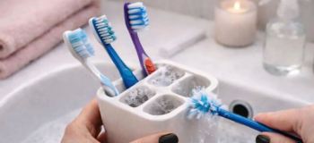 چگونه مسواک خود را همیشه تمیز نگه داریم؟ ۱۰ نکته ساده برای رعایت بهداشت روزانه