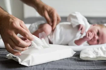 علائم حساسیت نوزاد به دستمال مرطوب و راه پیشگیری از این عارضه