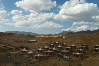 چشمه آب گرم ورتون / بهشتی برای طبیعت‌ گردان