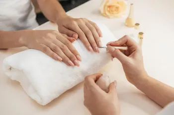 بیس کات و تاپ کات ، انتخاب صحیح برای آرایش ناخن