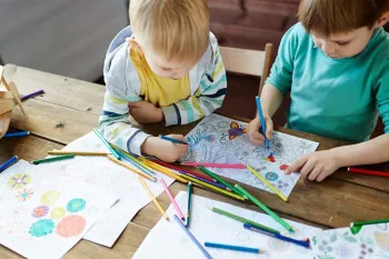 چرا نقاشی برای کودکان ضروری است؟ بررسی مزایای آن