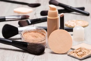کرم پودر نارس یا استی لادر / کدام یک برای پوست شما مناسب‌تر است ؟