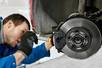 علت صدای لنت در دنده عقب و راهکارهای رفع آن