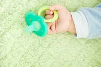 چرا نوزادم پستانک نمی گیرد ؟