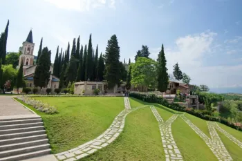 صومعه بودبه / گوهری مقدس در قلب گرجستان