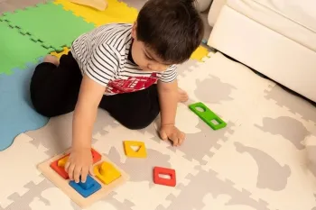 این اسباب بازی ها به رشد گفتار کودک شما کمک می کند !