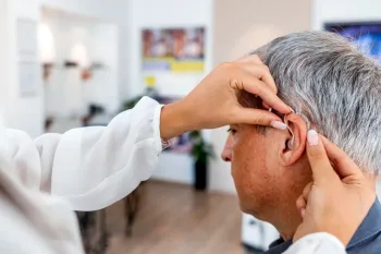 عوارض جانبی استفاده از سمعک و راهکارهای مدیریت آن