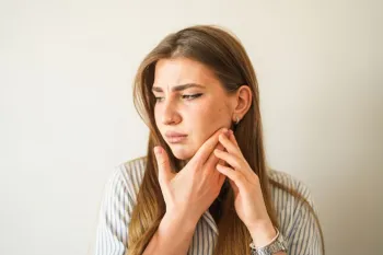 اشتباهات رایج در شستشوی صورت و راهکارهای اصلاح آن