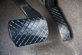 انواع پدال خودرو و نکات ایمنی در استفاده از آن