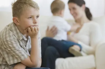 چگونه حسادت بین فرزند اول و دوم را مدیریت کنیم ؟