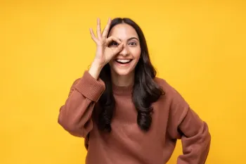 زبان بدن چشم / رازهای ارتباط غیرکلامی در نگاه