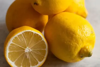 از چه سنی می توان به نوزاد لیمو شیرین داد؟